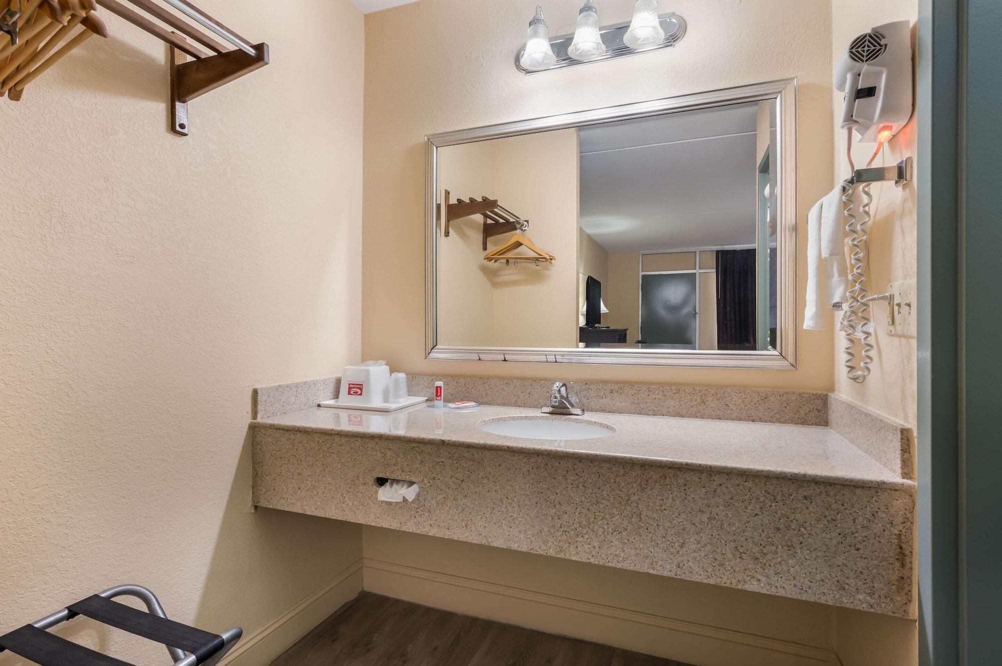 Econo Lodge Каллмен Экстерьер фото